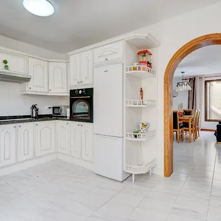 Natali ,luxury 3-levels Large On Tenerife, Ocean View, Private Poo L& Barbecue Area アデヘ